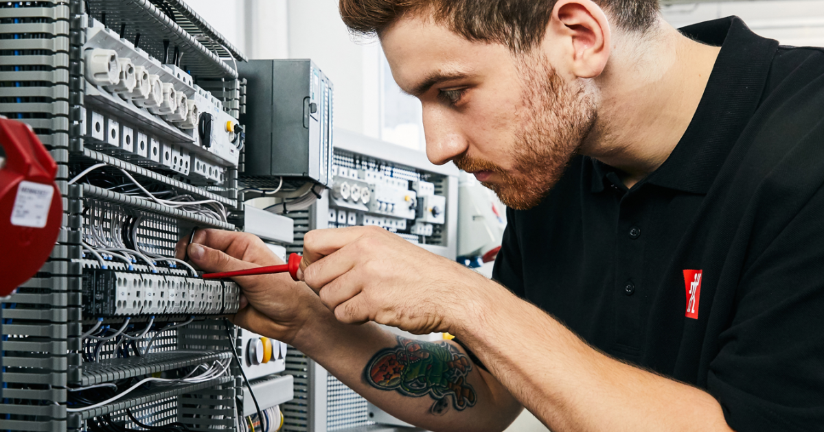 Ausbildung zum Elektroniker für Betriebstechnik bei ZWILLING